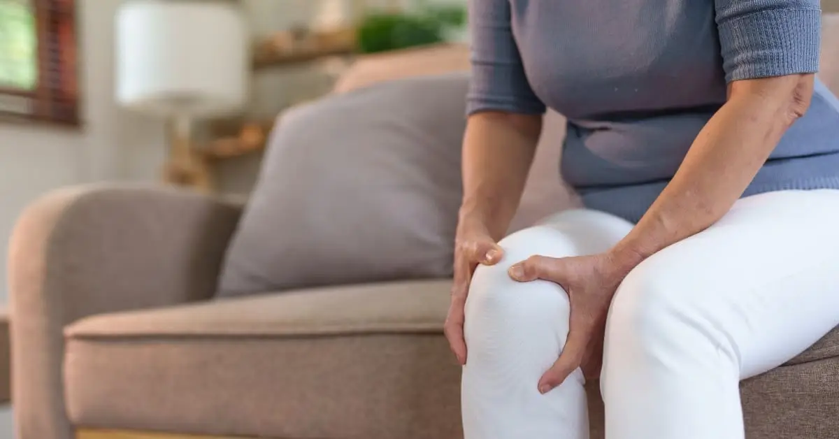woman holding her leg