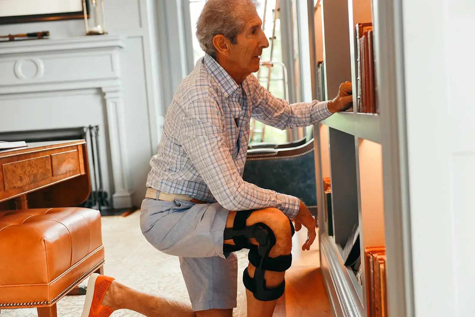 man kneeling wearing Ascender brace