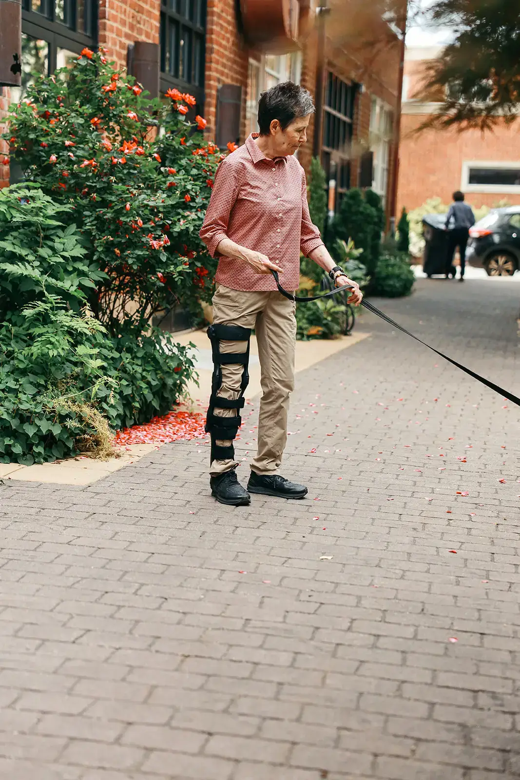 woman wearing Zeus brace