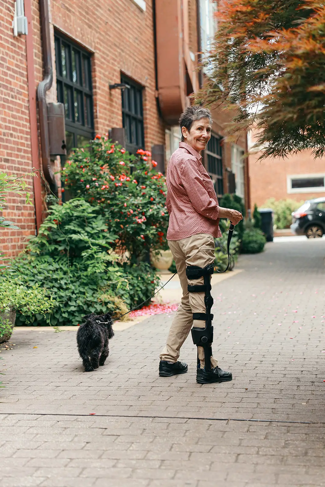 woman wearing Zeus brace