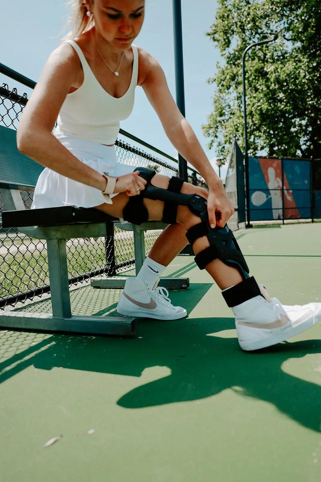 tennis player wearing Hercules brace