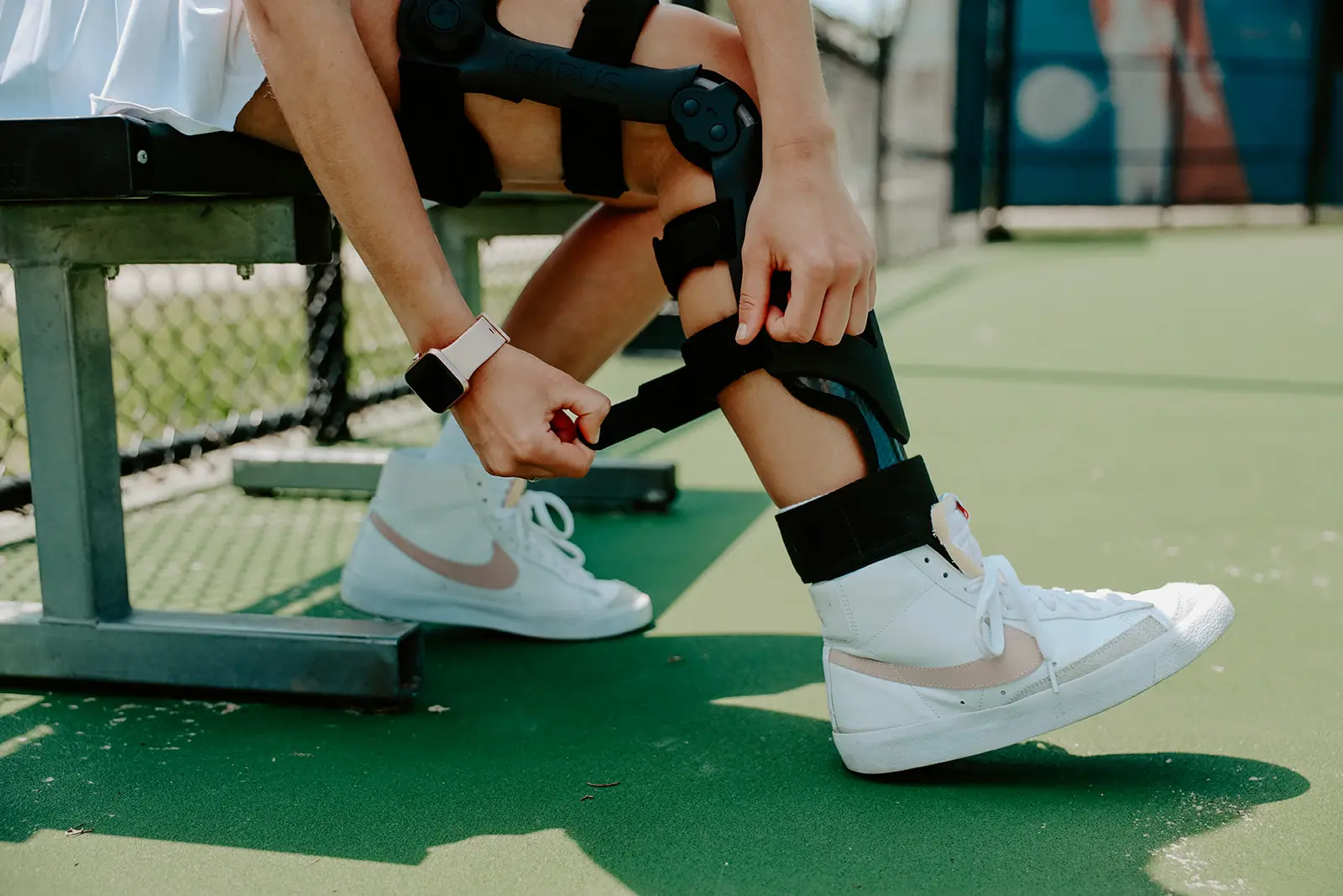 tennis player wearing Hercules brace