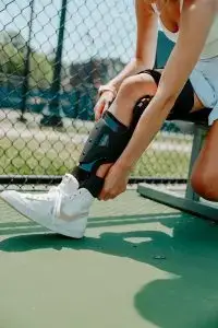 tennis player wearing Hercules brace
