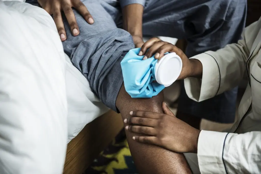icing a knee