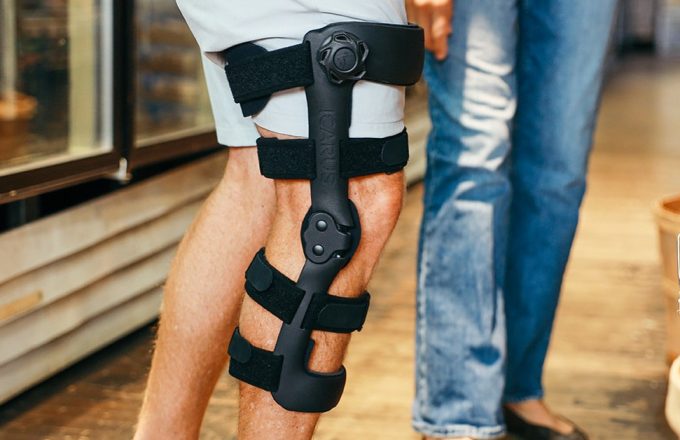 man in a knee brace